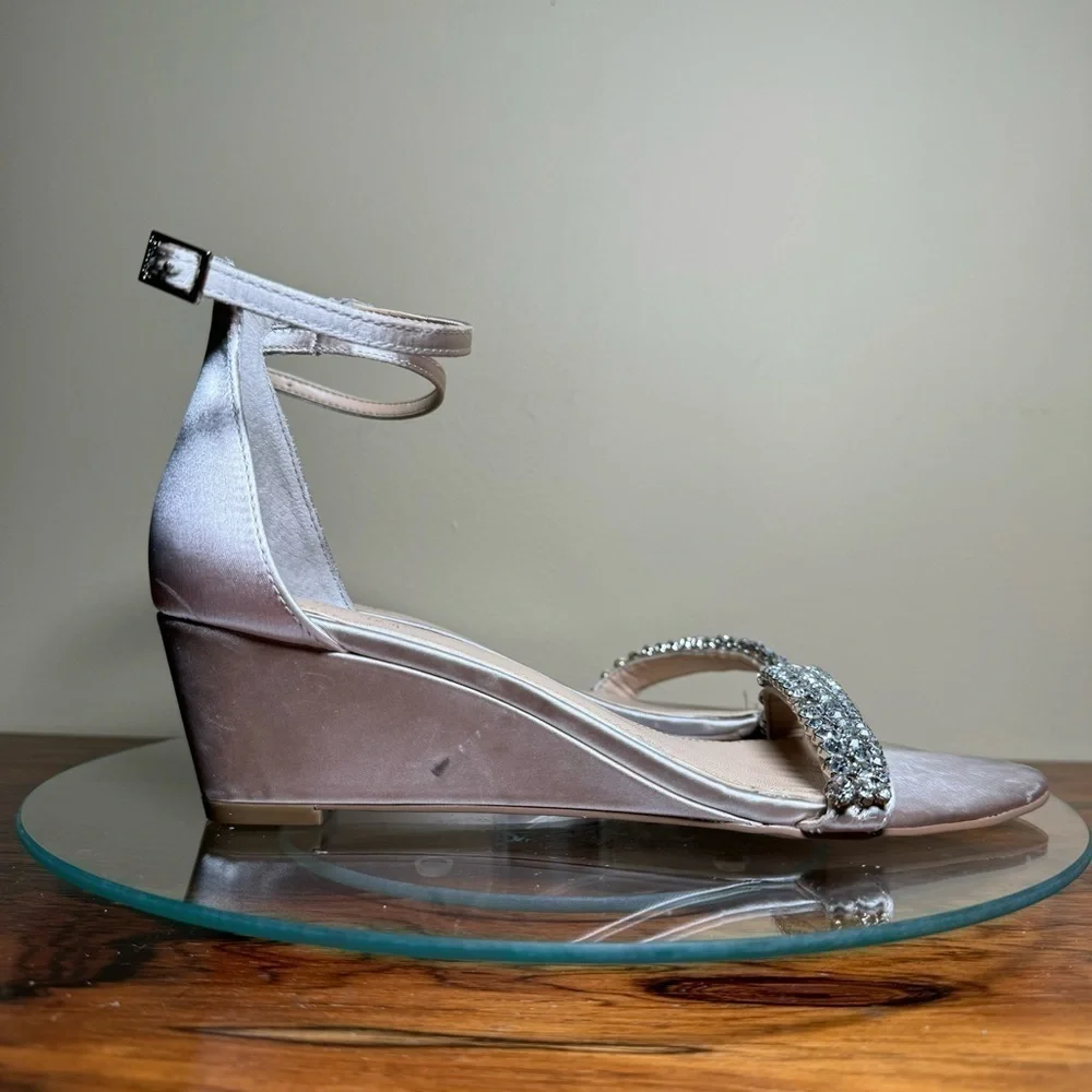 Badgley Mischka Lora Low Wedge Sandal - champagne satin - size 7